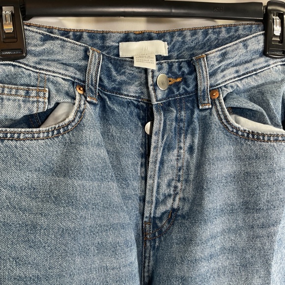 H&M Blue Denim Jeans Hi Rise Loose Fit Size 6 100% Cotton No Stretch Distressed - Picture 4 of 10